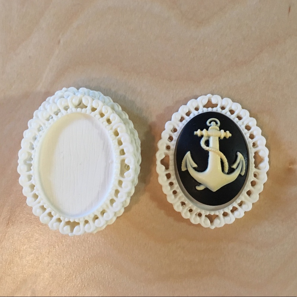 White Cameos Kawaii - 5 pcs